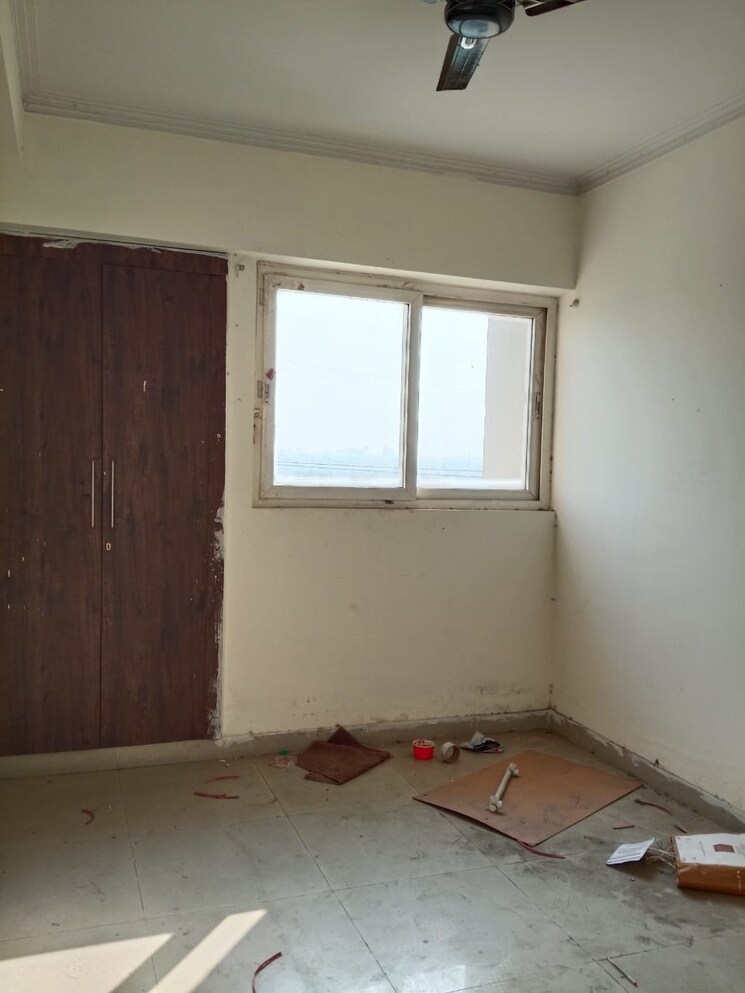 Room, sector 28 3 Bedroom 2435 Sq.Ft. Apartment In Sector 28 Gurgaon 9437866