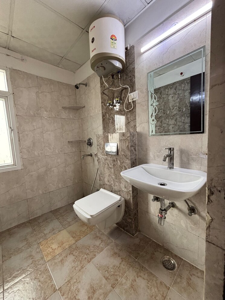 Bathroom, samridhi-grand-avenue 2 Bedroom 980 Sq.Ft. Apartment In Tech Zone 4 Greater Noida Greater Noida 9437976