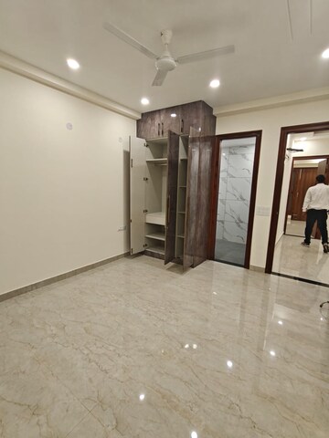 Room in 3 BHK Apartment at Sector 28 – for Rent