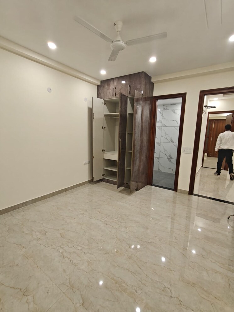 Room, sector 28 3 Bedroom 2436 Sq.Ft. Apartment In Sector 28 Gurgaon 9437826