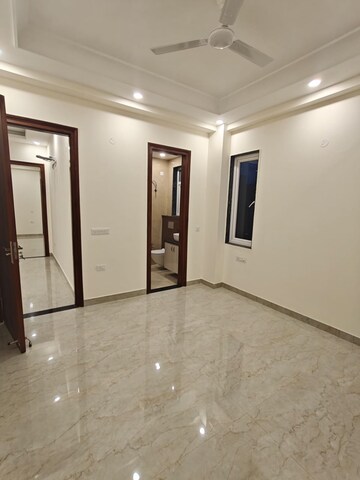 Room in 3 BHK Apartment at Sector 28 – for Rent