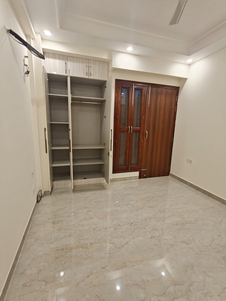 Room, sector 28 3 Bedroom 2436 Sq.Ft. Apartment In Sector 28 Gurgaon 9437826