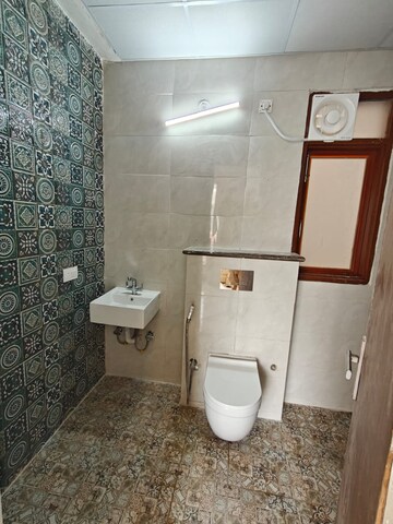 Bathroom in 3 BHK Apartment at Sector 28 – for Rent