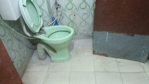 Bathroom in 1 BHK Builder Floor at Vaishali Sector 5 – for Rent