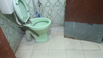 Bathroom in 1 BHK Builder Floor at Vaishali Sector 5 – for Rent