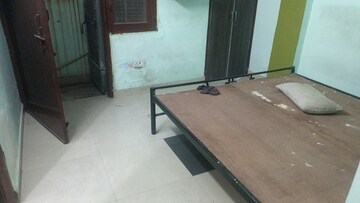 Room in 1 BHK Builder Floor at Vaishali Sector 5 – for Rent