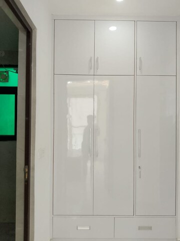 Building Lobby in 3 BHK Apartment at Sector 28 – for Rent