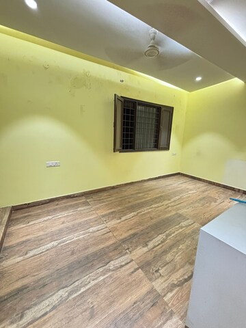 Room in 3 BHK Apartment at Sector 28 – for Rent