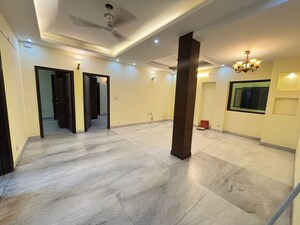 Room in 3 BHK Apartment at Sector 28 – for Rent