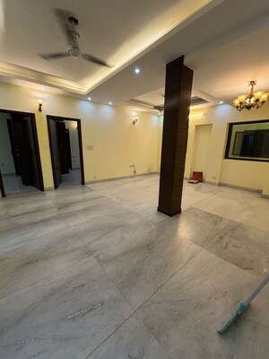 Room in 3 BHK Apartment at Sector 28 – for Rent