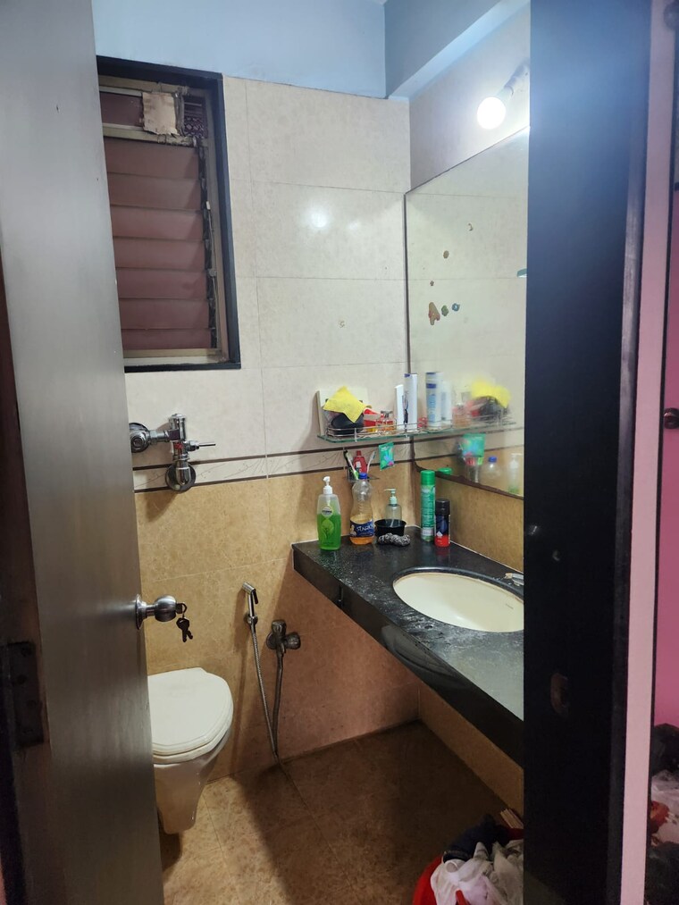 Bathroom, neelkanth-palms 2.5 Bedroom 800 Sq.Ft. Apartment In Kapur Bawdi Thane 9438059