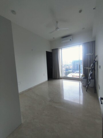 Room in 4 BHK Apartment at Raheja Imperia, Worli – for Rent
