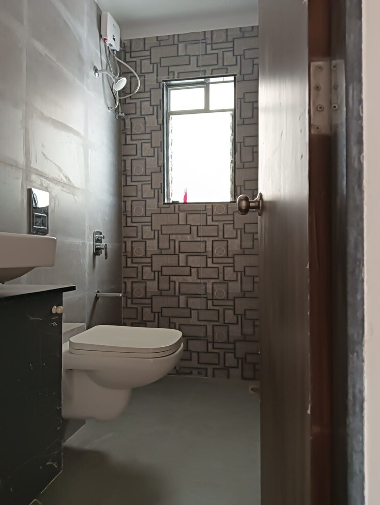 Attached Bathroom, mahavir-square 3 Bedroom 997 Sq.Ft. Apartment In Manpada Thane 9438289