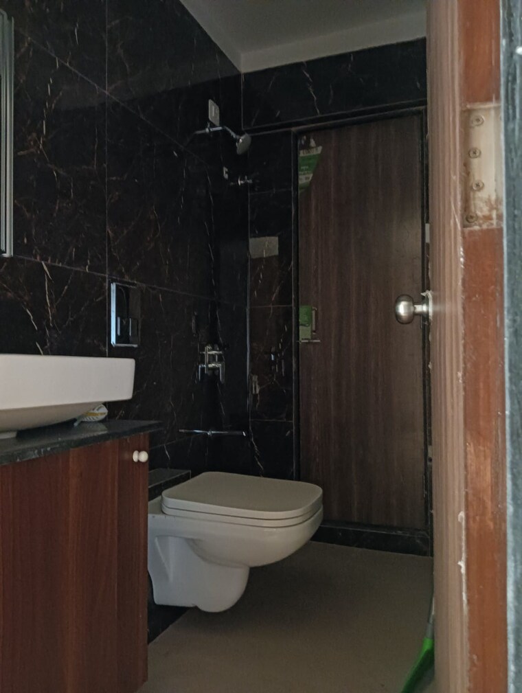 Bathroom, mahavir-square 3 Bedroom 997 Sq.Ft. Apartment In Manpada Thane 9438289