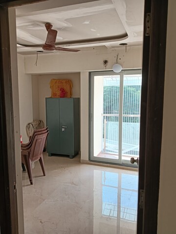 Room in 3 BHK Apartment at Mahavir Square, Manpada – for Sale