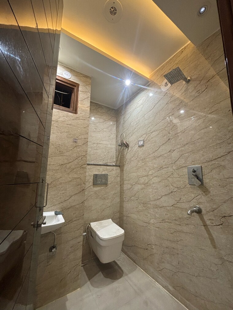 Bathroom, dwarka mor 2 Bedroom 550 Sq.Ft. Builder Floor In Dwarka Mor Delhi 9438306