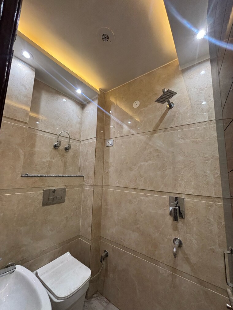 Bathroom, dwarka mor 2 Bedroom 550 Sq.Ft. Builder Floor In Dwarka Mor Delhi 9438306