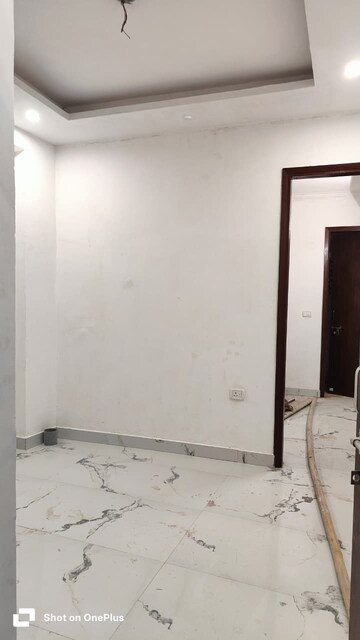 Room in 1 BHK Apartment at Paryavaran Complex – for Sale