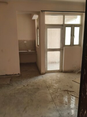 Room in 2 BHK Apartment at Gaur City 5th Avenue, Sector 4 Greater Noida – for Rent