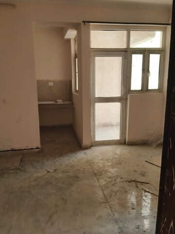 Room in 2 BHK Apartment at Gaur City 5th Avenue, Sector 4 Greater Noida – for Rent