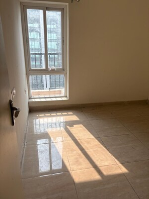 Room in 2 BHK Apartment at Gaur City 5th Avenue, Sector 4 Greater Noida – for Rent