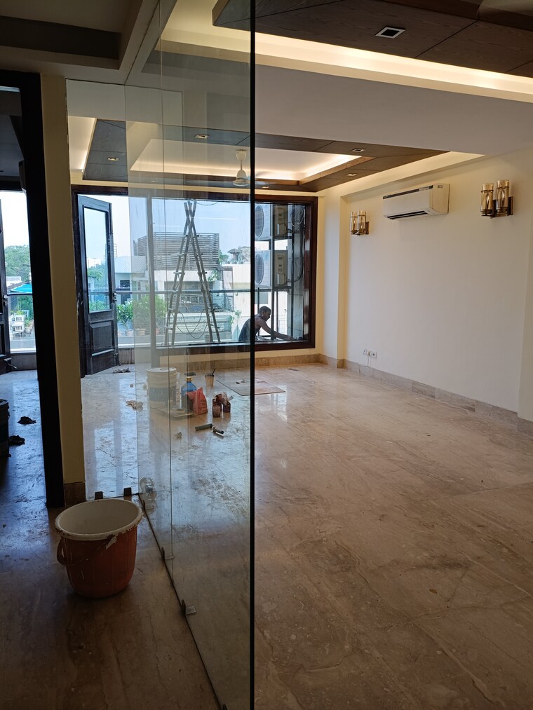 Room, new friends colony 4 Bedroom 501 Sq.Yd. Builder Floor In New Friends Colony Delhi 9438544