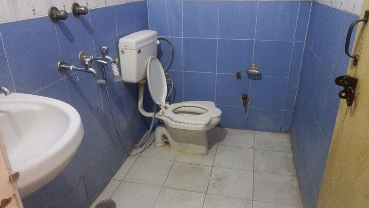 Bathroom, vaishali sector 5 1 Bedroom 560 Sq.Ft. Builder Floor In Vaishali Sector 5 Ghaziabad 9438517