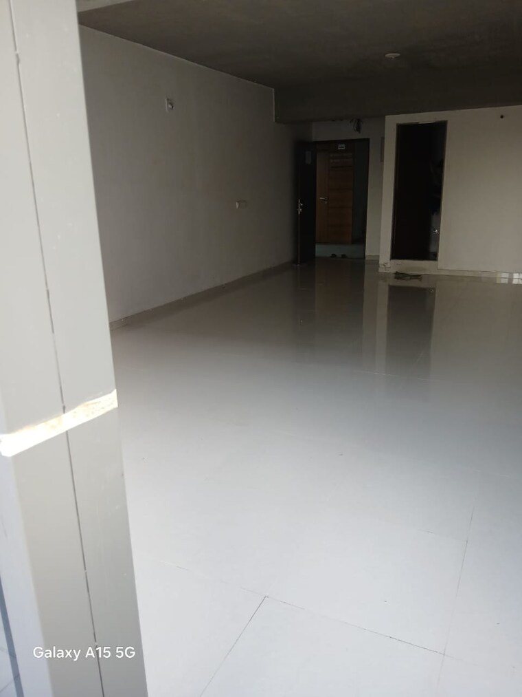Room, ghatlodia Commercial Office Space 1222 Sq.Ft. In Ghatlodia Ahmedabad 9438504