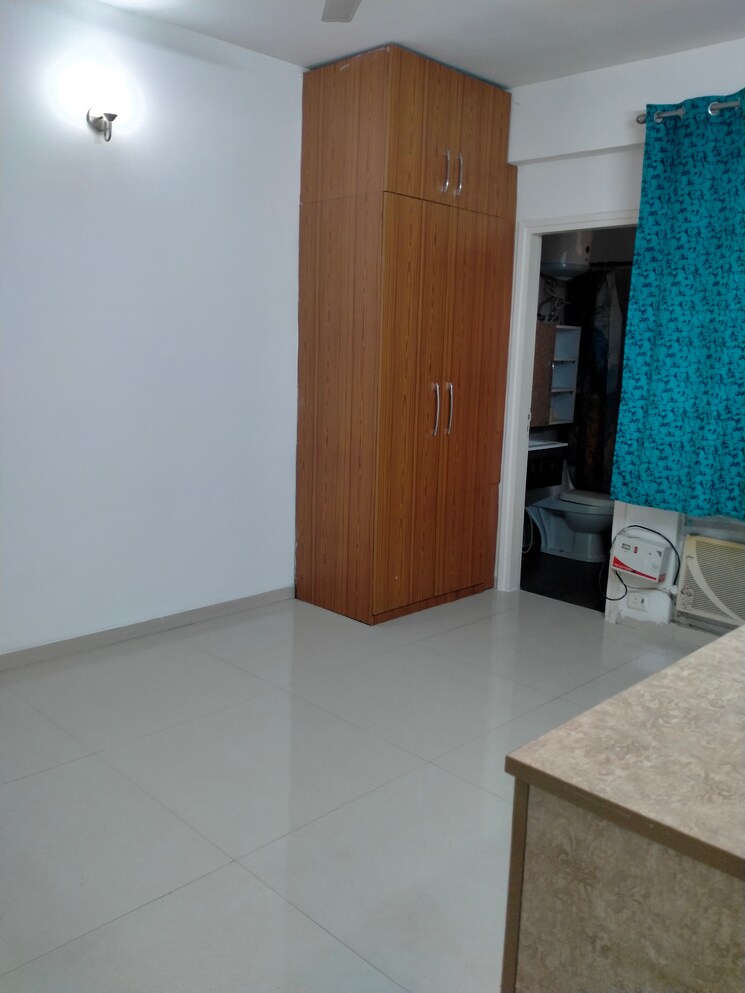 Room, tulip-violet 3 Bedroom 1578 Sq.Ft. Apartment In Sector 69 Gurgaon 9438528
