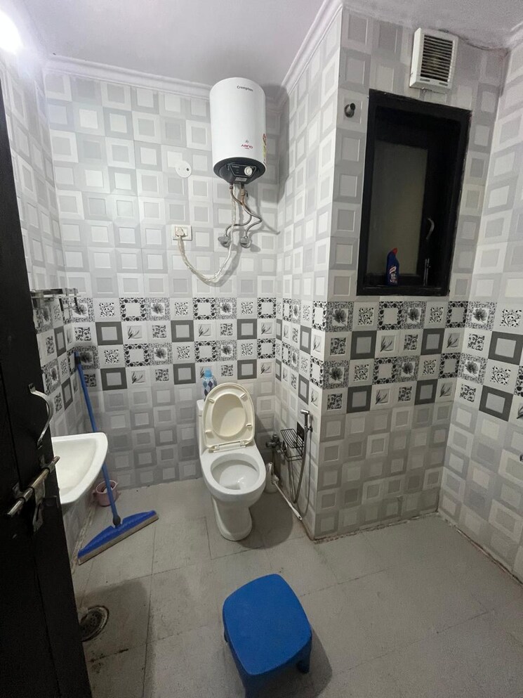 Bathroom, saket 1 Bedroom 400 Sq.Ft. Builder Floor In Saket Delhi 9438561