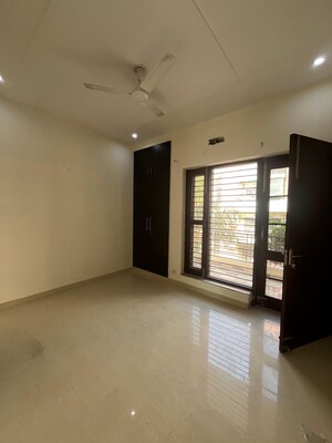 Room in 3 BHK Builder Floor at Parklands, Sector 85 – for Sale