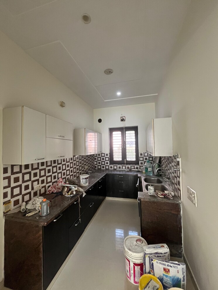 Team Area, parklands 3 Bedroom 254 Sq.Yd. Builder Floor In Sector 85 Faridabad 9438621