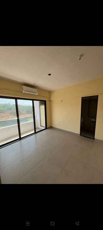 Room in 1 BHK Apartment at Conwood Astoria, Goregaon East – for Rent