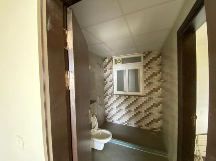Bathroom, ireo-skyon 4 Bedroom 2800 Sq.Ft. Apartment In Sector 60 Gurgaon 9438612