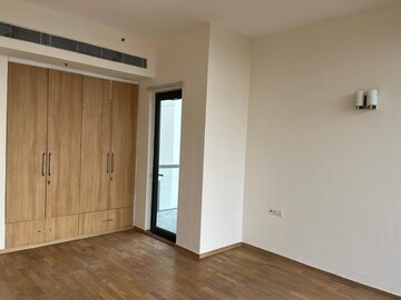 Room in 4 BHK Apartment at Ireo Skyon, Sector 60 – for Rent