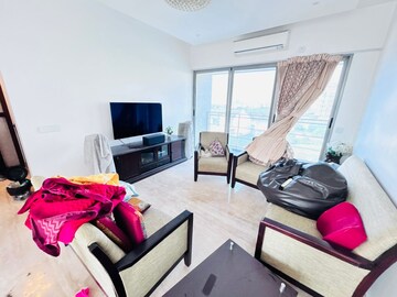 Team Area in 3 BHK Apartment at Amanora Gateway Towers, Hadapsar – for Rent