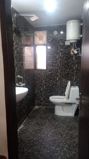 Bathroom in 1 BHK Builder Floor at RWA Residential Society, Sector 40 – for Rent