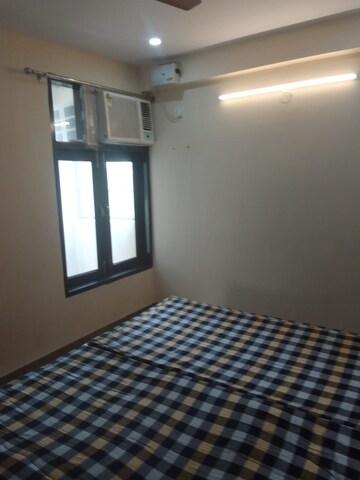 Room in 1 BHK Builder Floor at RWA Residential Society, Sector 40 – for Rent