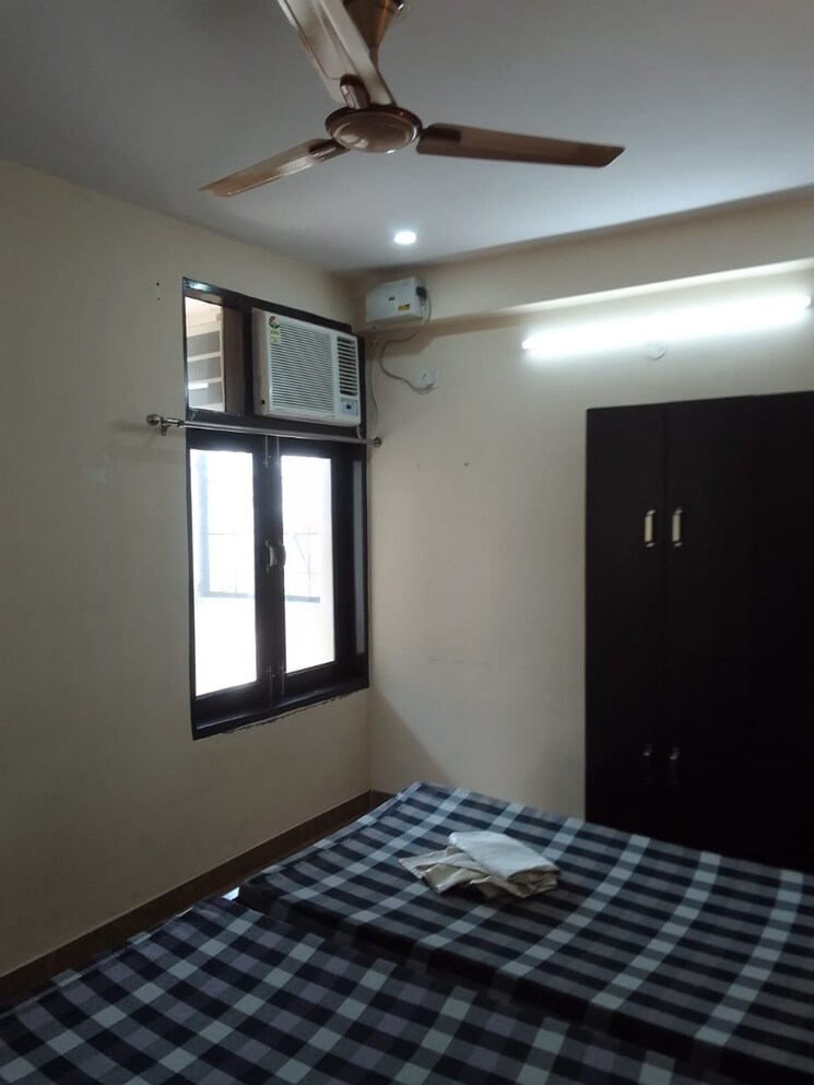 Room, rwa-residential-society 1 Bedroom 180 Sq.Yd. Builder Floor In Sector 40 Gurgaon 9438610