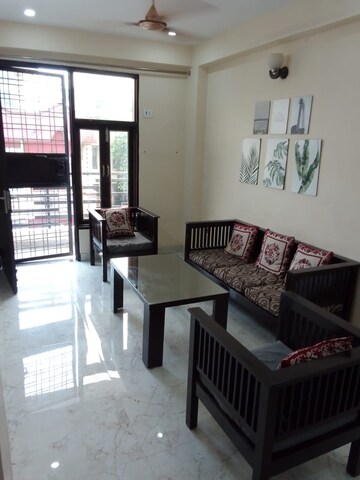 Living Room in 1 BHK Builder Floor at RWA Residential Society, Sector 40 – for Rent