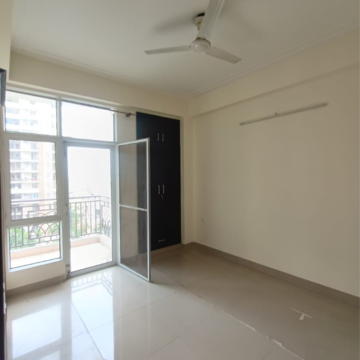 Room in 3 BHK Apartment at Sector 74 – for Rent