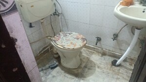 Bathroom in 2 BHK Builder Floor at Vaishali Sector 6 – for Rent
