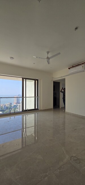 Room in 2 BHK Apartment at Matunga – for Rent