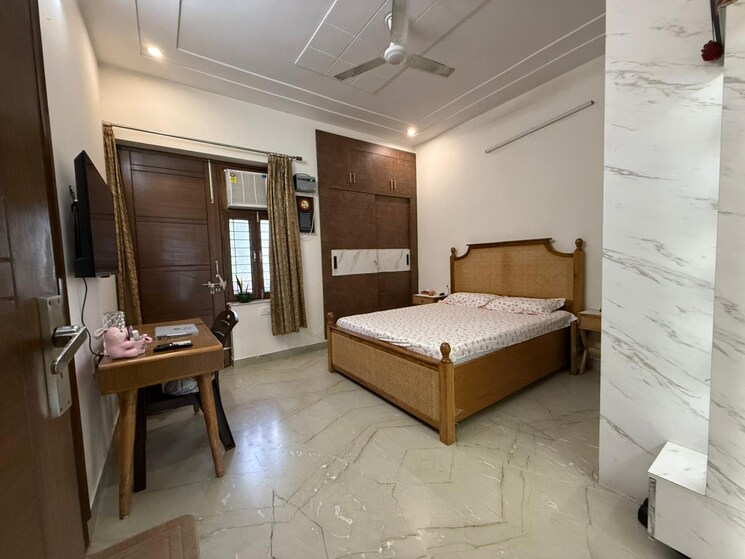 Living Room, sector 9 3 Bedroom 204 Sq.Yd. Builder Floor In Sector 9 Gurgaon 9438906