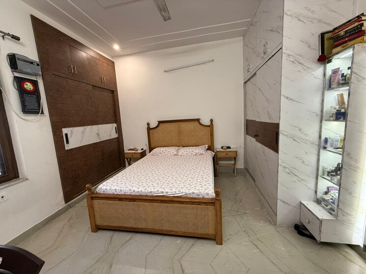 Bedroom, sector 9 3 Bedroom 204 Sq.Yd. Builder Floor In Sector 9 Gurgaon 9438906