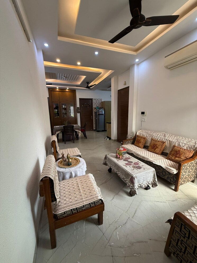 Living Room, sector 9 3 Bedroom 204 Sq.Yd. Builder Floor In Sector 9 Gurgaon 9438906