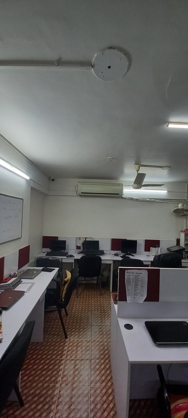 Team Area, ashram road Commercial Office Space 500 Sq.Ft. In Ashram Road Ahmedabad 9438990