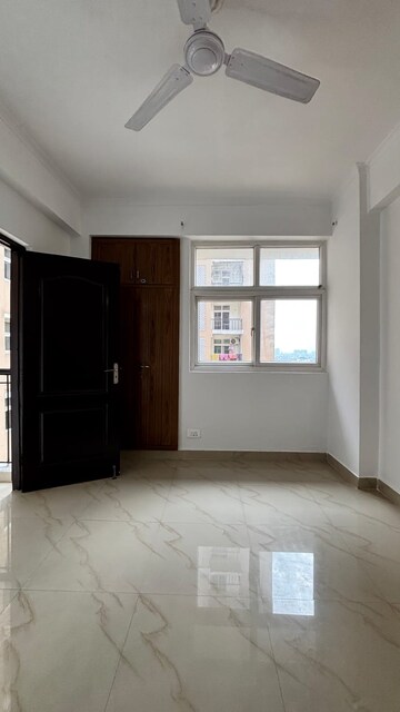 Room in 2.5 BHK Apartment at Fusion Homes, Tech Zone 4 Greater Noida – for Sale