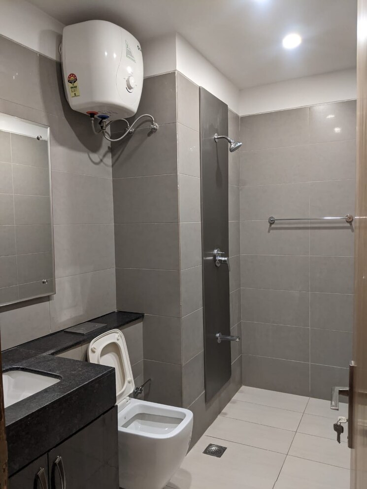 Bathroom, emaar-emerald-floors-premier 4 Bedroom 2000 Sq.Ft. Apartment In Sector 65 Gurgaon 9439055