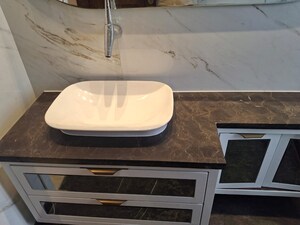 Furnished Amenities in 4 BHK Builder Floor at Green Park – for Sale